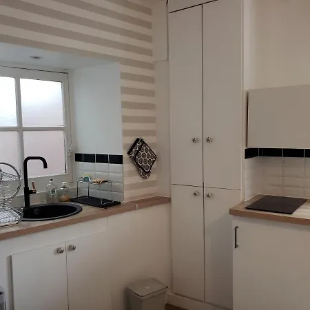 Central, Calme, Proche Chateau Et Insead Apartment *
