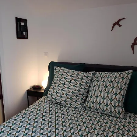 Apartment Central, Calme, Proche Chateau Et Insead *