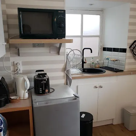 Central, Calme, Proche Chateau Et Insead Apartment