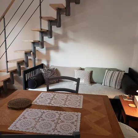 Apartment Central, Calme, Proche Chateau Et Insead