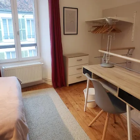 Central, Calme, Proche Chateau Et Insead Apartamento